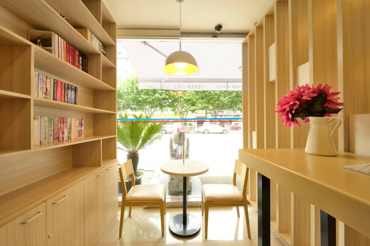 Hanting Hotel Zhengzhou East Haihang Road 2*,  China